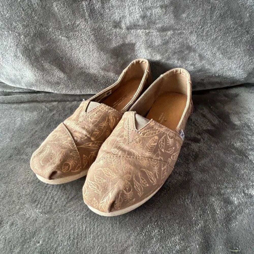 Toms Classic Desert Shoes Womens Slip On Foil Feather Print  Size-7.5 #10